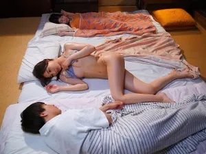 Bố chồng nàng dâu Minami Aizawa không mặc quần lót