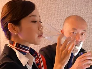 Chuyến đi làm ăn kiệt sức với cấp trên nữ của cậu nhân viên may mắn
