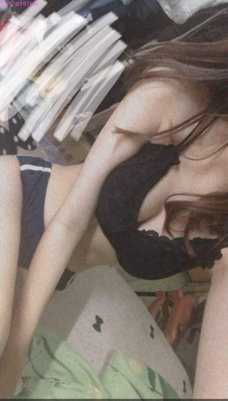 Đem lồn đẹp cho xã hội đen địt để xóa nợ