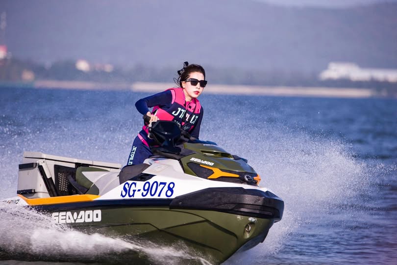 Quan hệ người yêu của anh trai nứng lồn khi đi công tác
